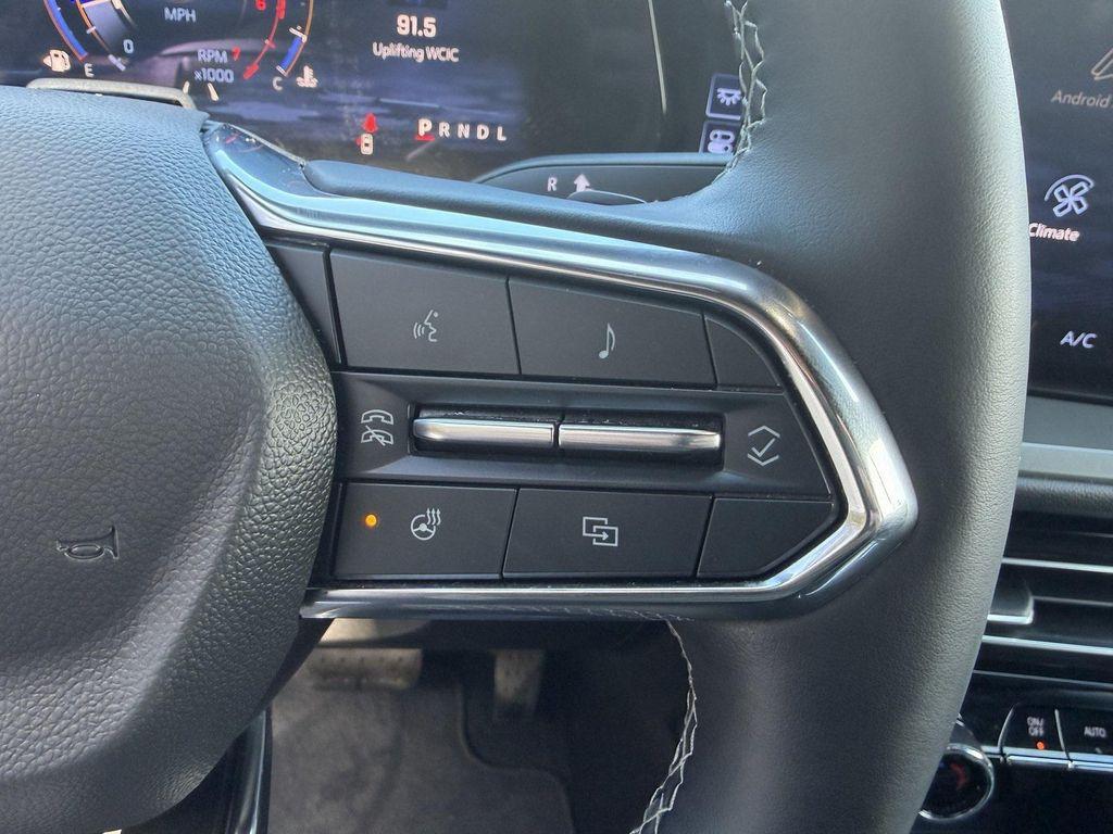 used 2024 Chevrolet Traverse car, priced at $33,900