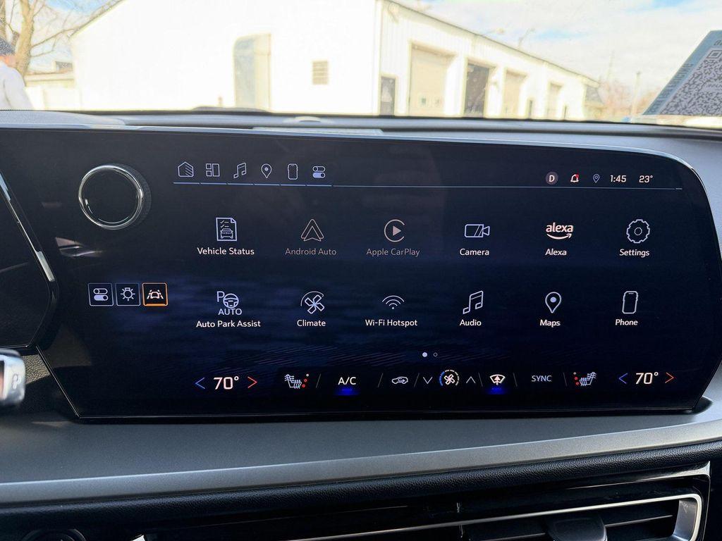 used 2024 Chevrolet Traverse car, priced at $33,900