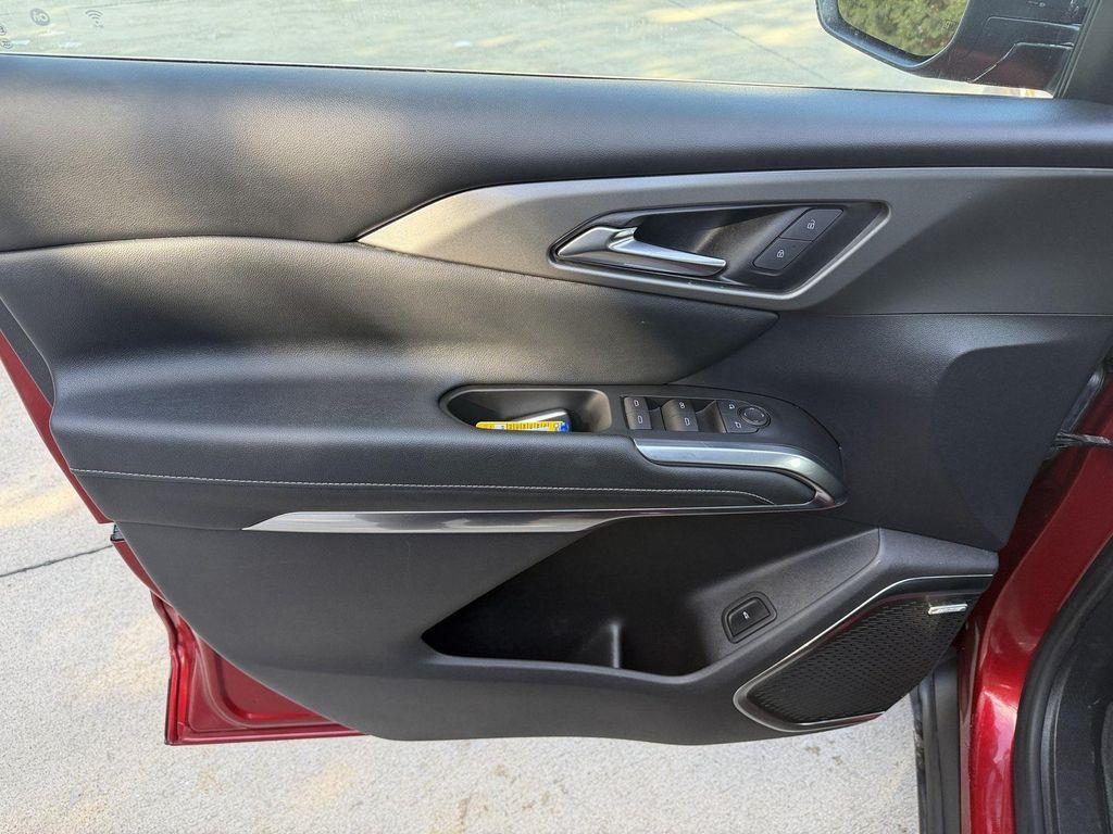 used 2024 Chevrolet Traverse car, priced at $33,900