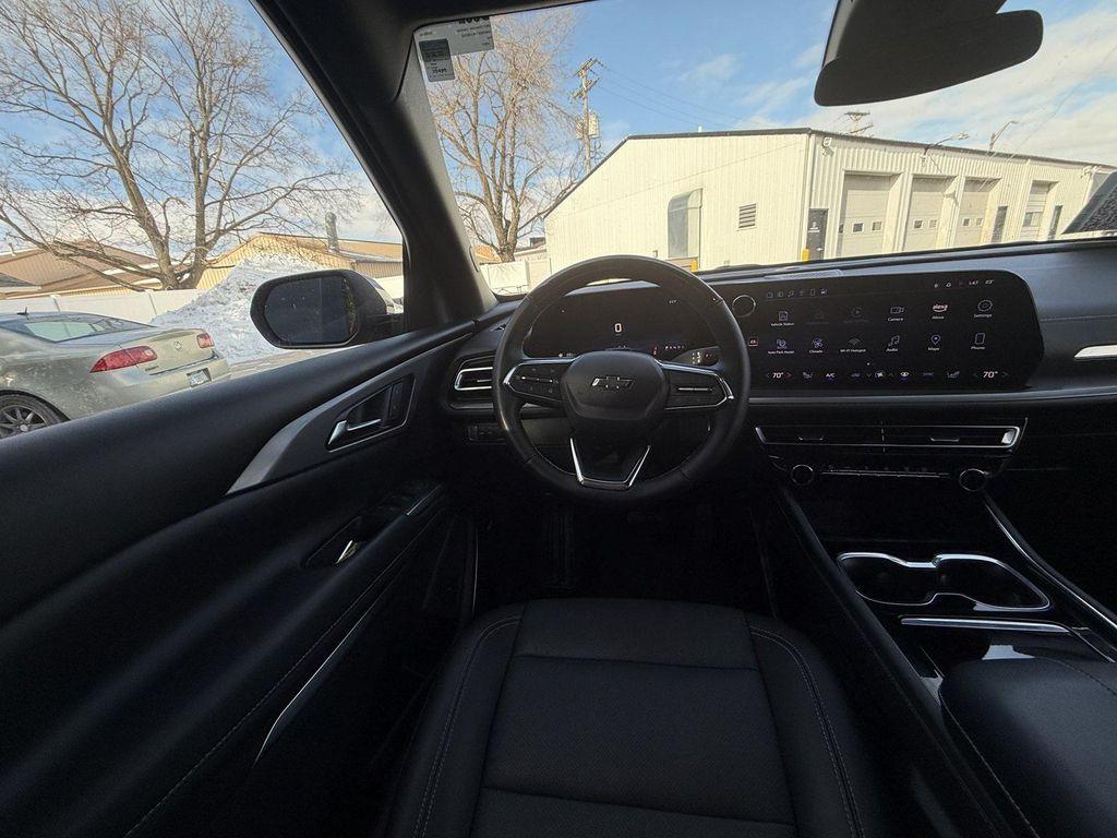 used 2024 Chevrolet Traverse car, priced at $33,900