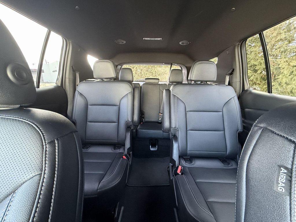 used 2024 Chevrolet Traverse car, priced at $33,900