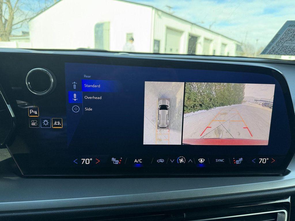 used 2024 Chevrolet Traverse car, priced at $33,900