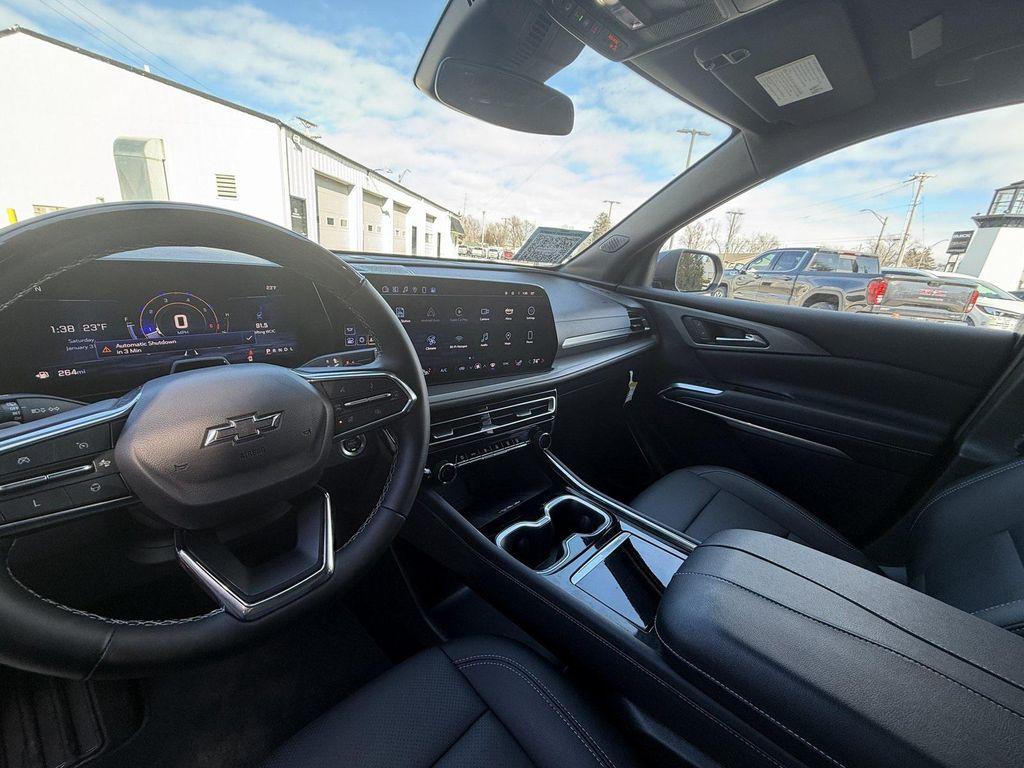 used 2024 Chevrolet Traverse car, priced at $33,900