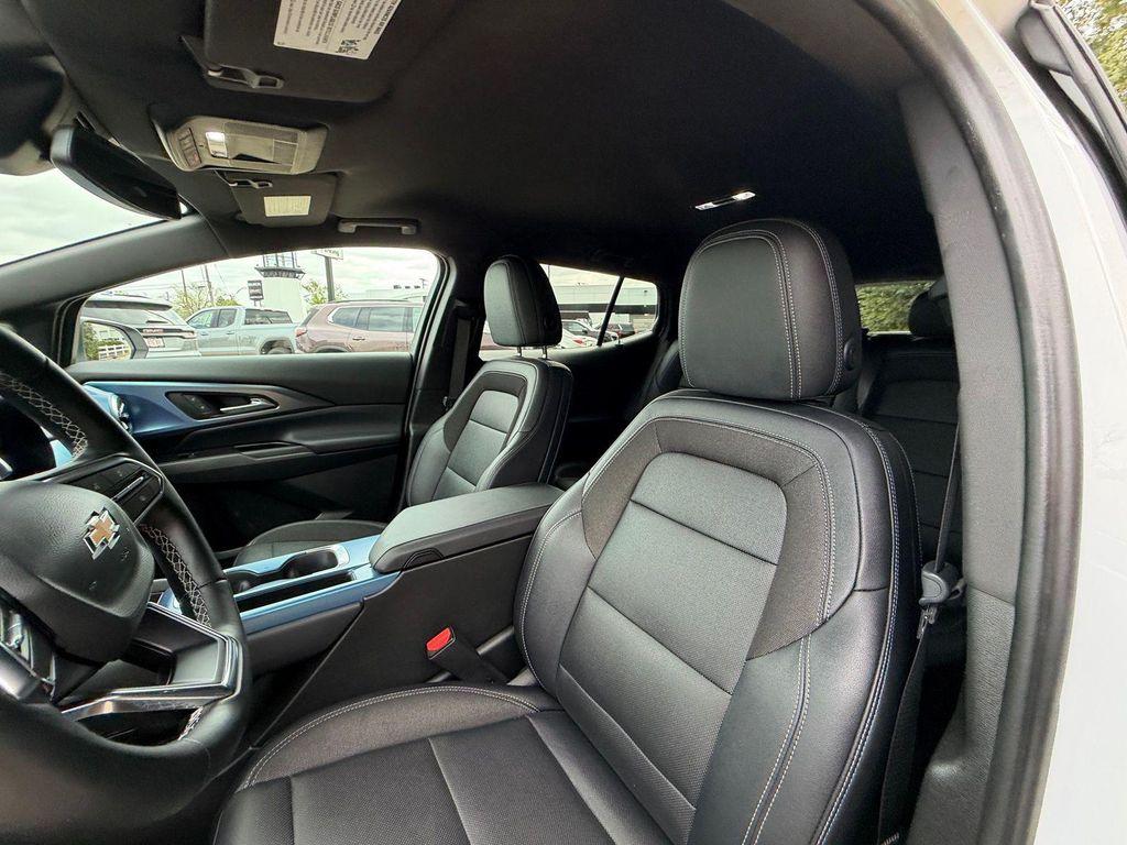 used 2025 Chevrolet Equinox EV car, priced at $25,900