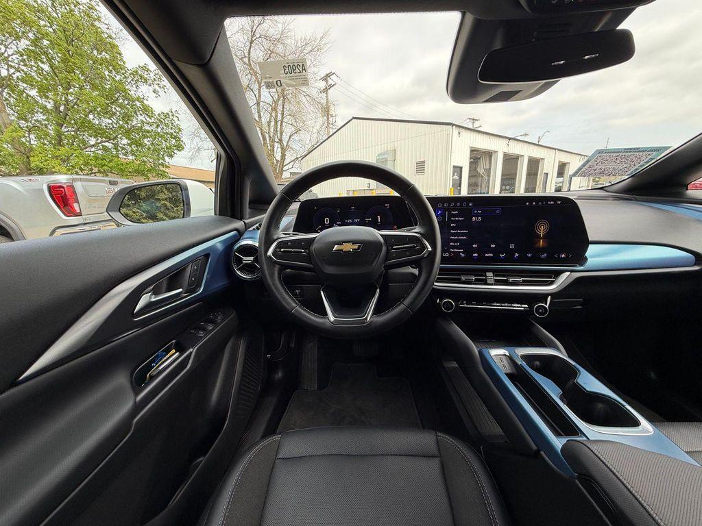 used 2025 Chevrolet Equinox EV car, priced at $25,900