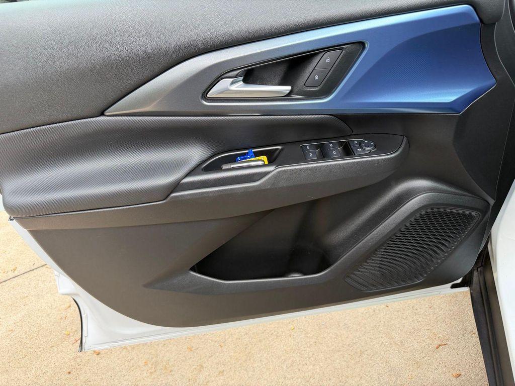 used 2025 Chevrolet Equinox EV car, priced at $25,900