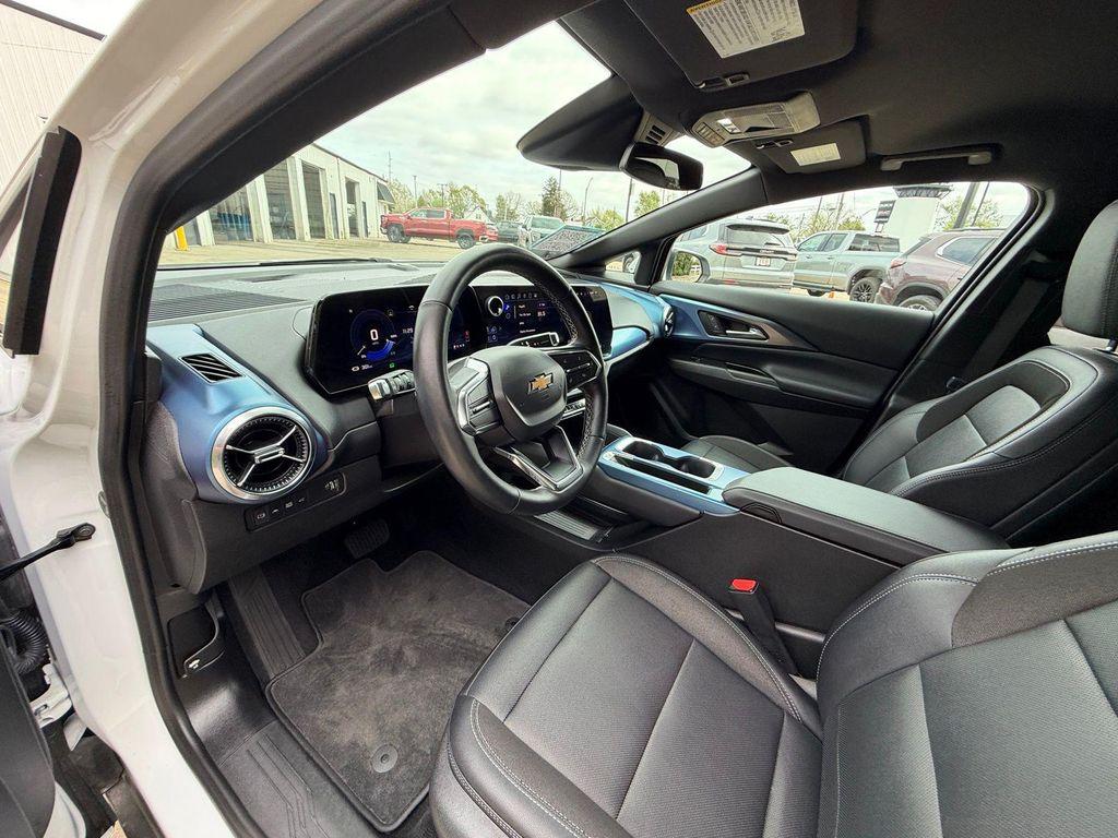 used 2025 Chevrolet Equinox EV car, priced at $25,900