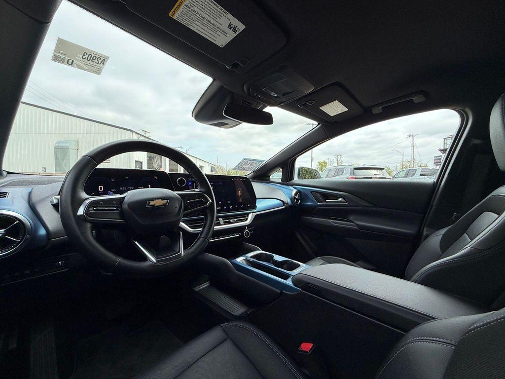 used 2025 Chevrolet Equinox EV car, priced at $25,900