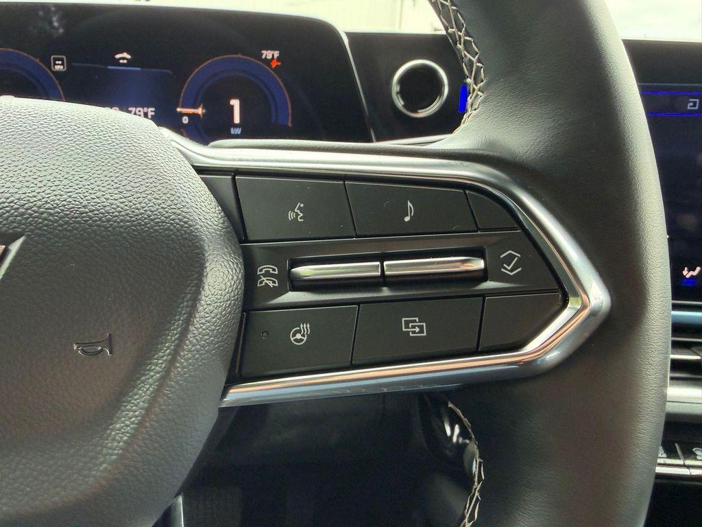 used 2025 Chevrolet Equinox EV car, priced at $25,900