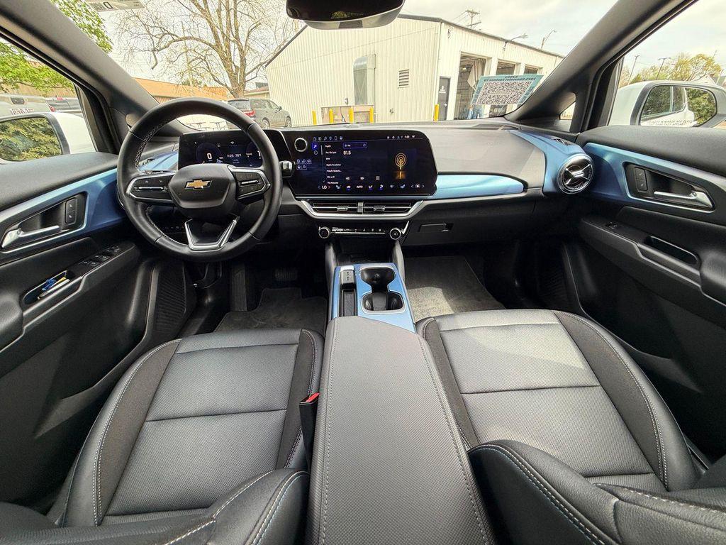 used 2025 Chevrolet Equinox EV car, priced at $25,900