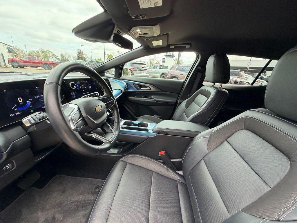 used 2025 Chevrolet Equinox EV car, priced at $25,900