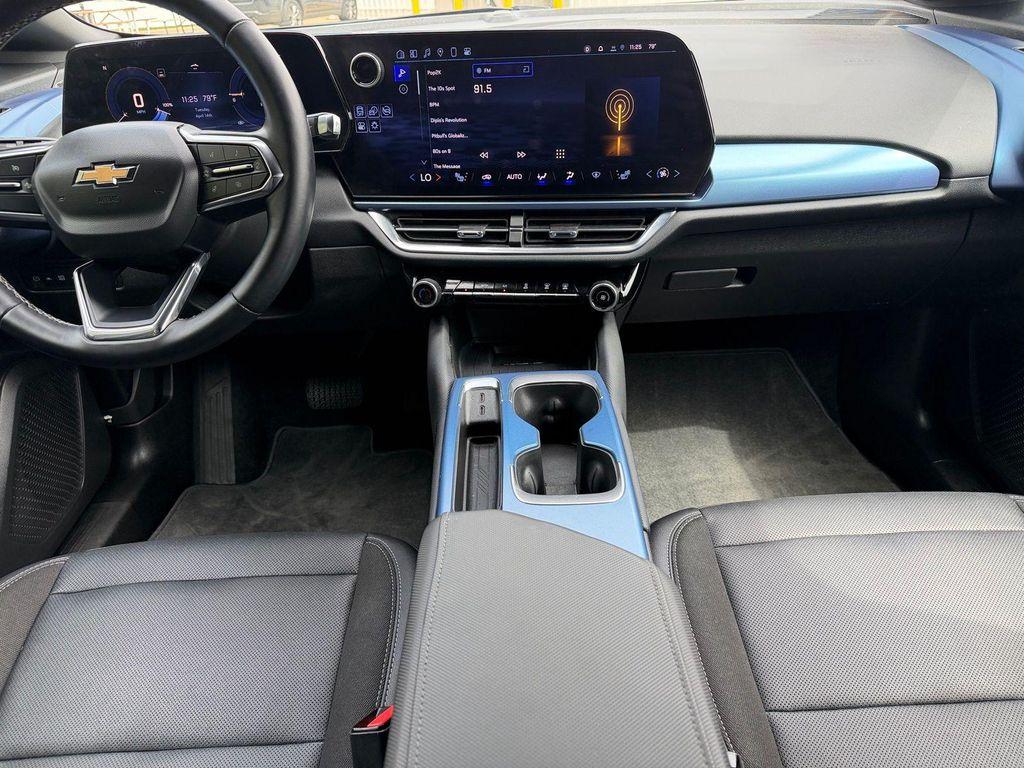 used 2025 Chevrolet Equinox EV car, priced at $25,900