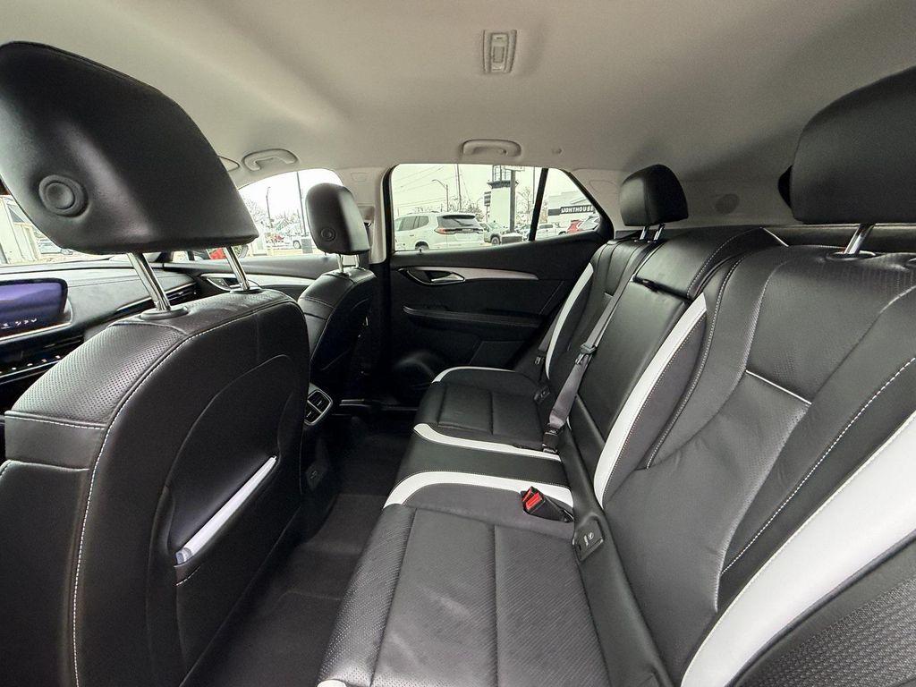 used 2025 Buick Envision car, priced at $28,400