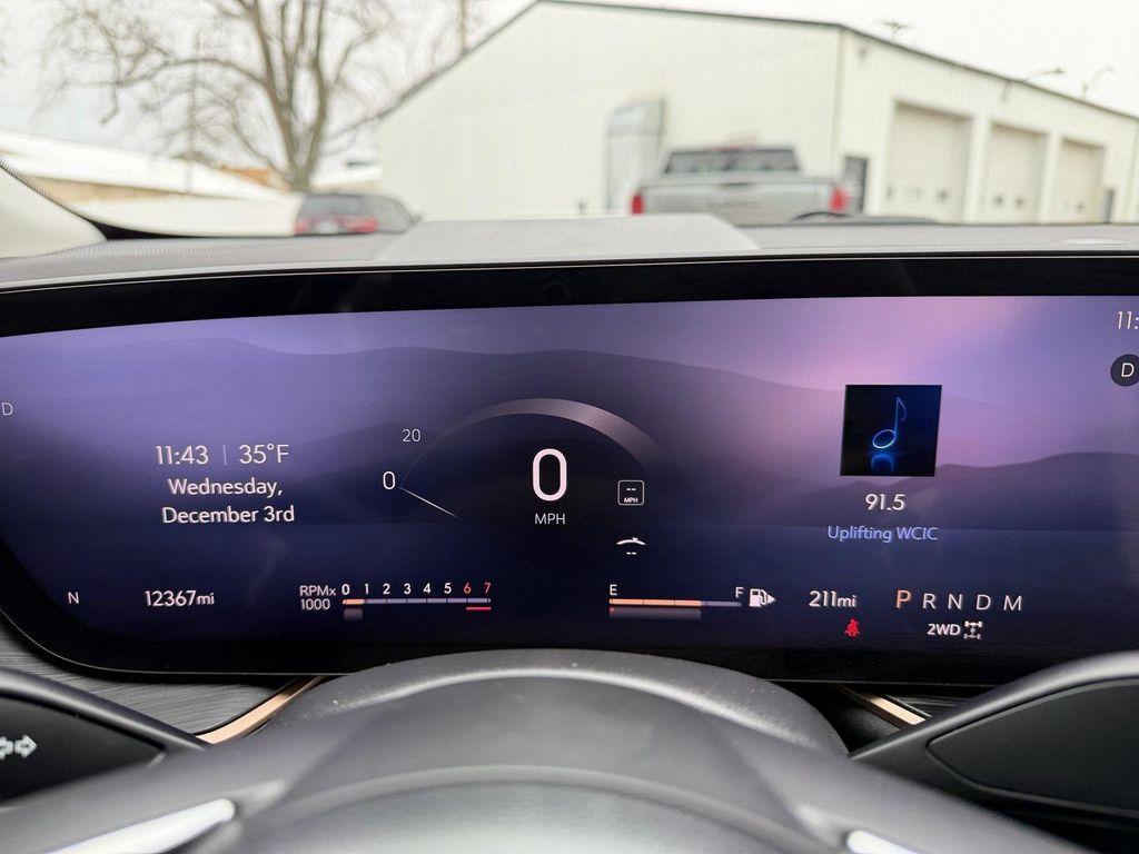 used 2025 Buick Envision car, priced at $28,400