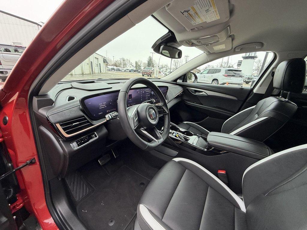 used 2025 Buick Envision car, priced at $28,400