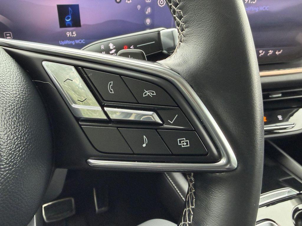 used 2025 Buick Envision car, priced at $28,400