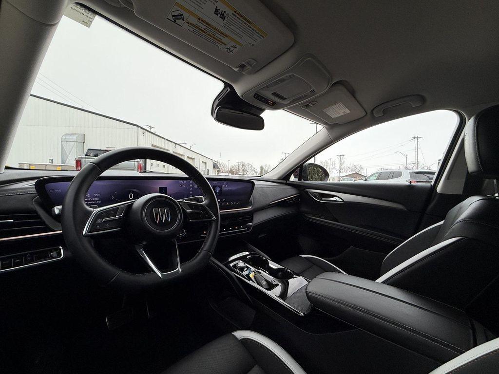used 2025 Buick Envision car, priced at $28,400