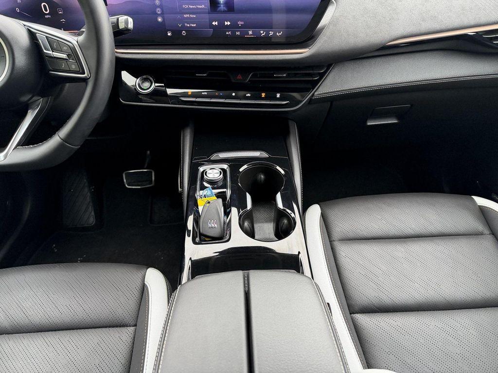 used 2025 Buick Envision car, priced at $28,400