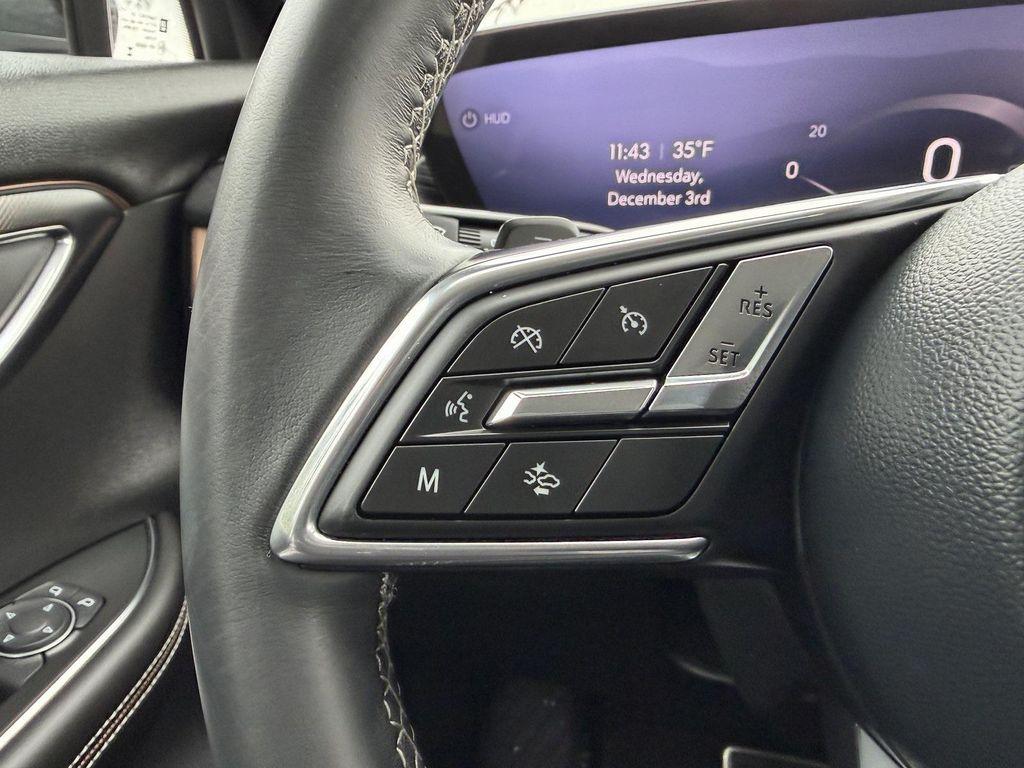 used 2025 Buick Envision car, priced at $28,400