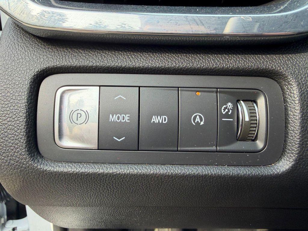 used 2025 GMC Acadia car, priced at $35,212
