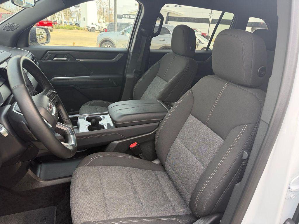 used 2025 GMC Acadia car, priced at $35,212