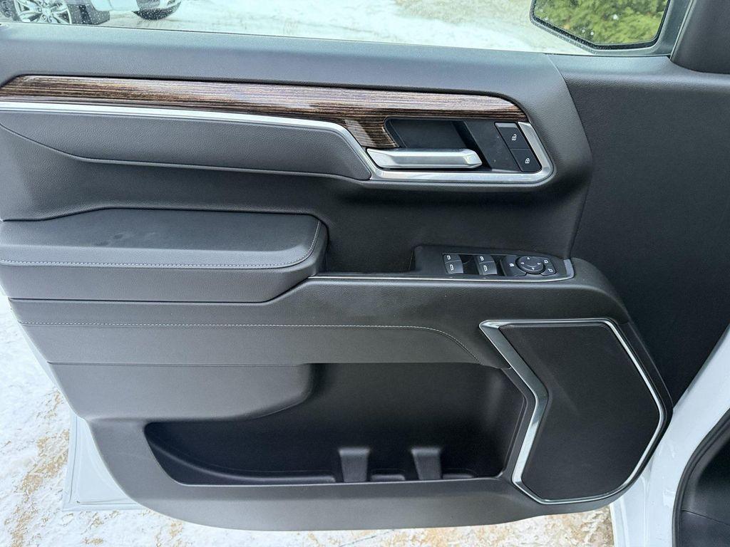 used 2025 GMC Sierra 1500 car, priced at $36,300