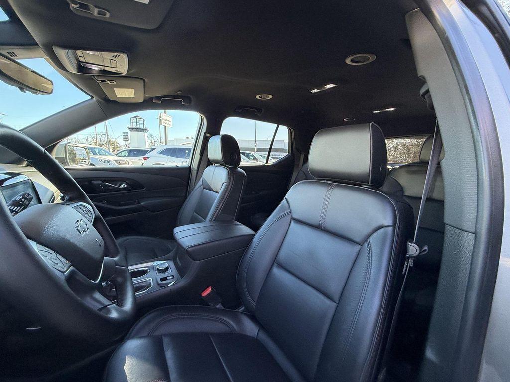 used 2023 Chevrolet Traverse car, priced at $29,500