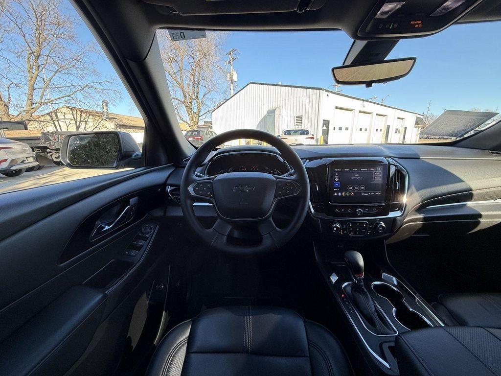 used 2023 Chevrolet Traverse car, priced at $29,500