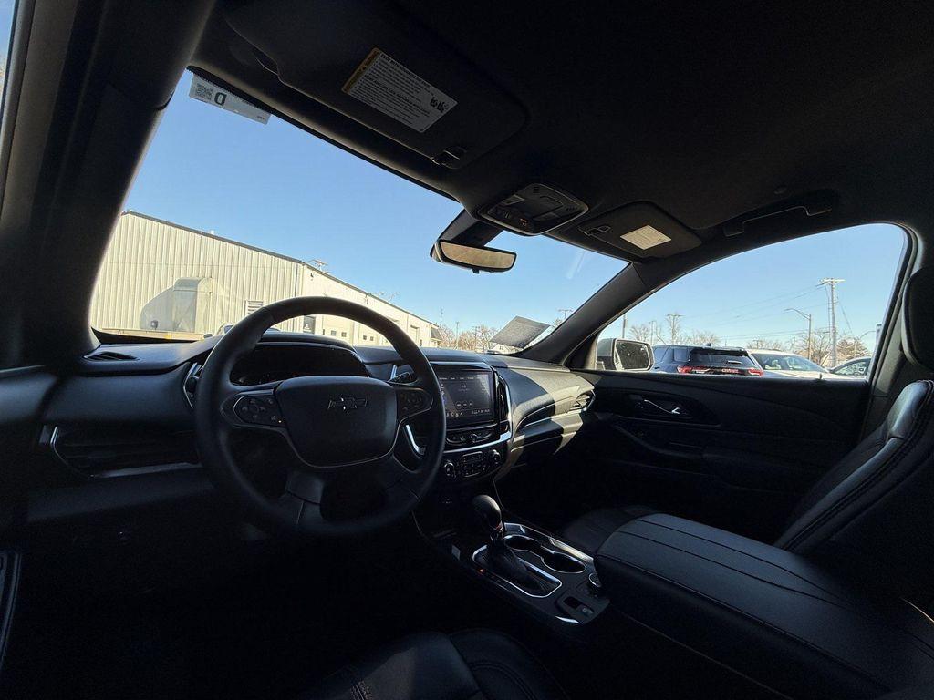 used 2023 Chevrolet Traverse car, priced at $29,500