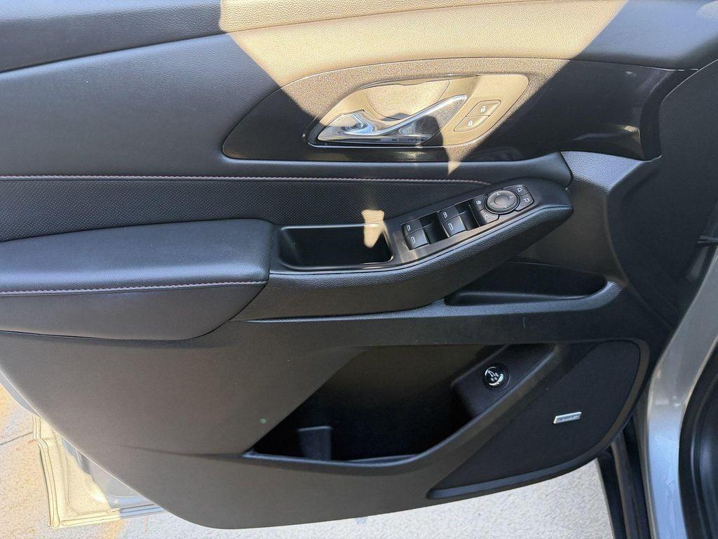 used 2023 Chevrolet Traverse car, priced at $29,500