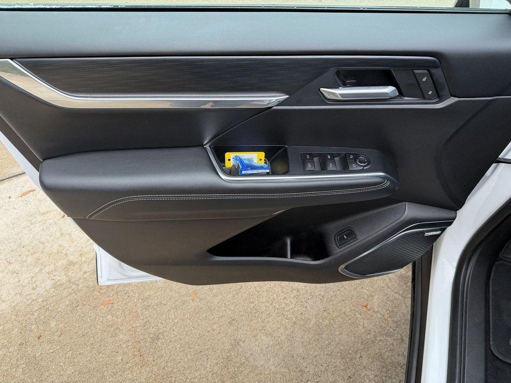 used 2025 GMC Acadia car, priced at $31,800