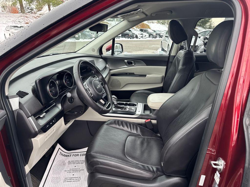 used 2024 Kia Carnival car, priced at $29,987