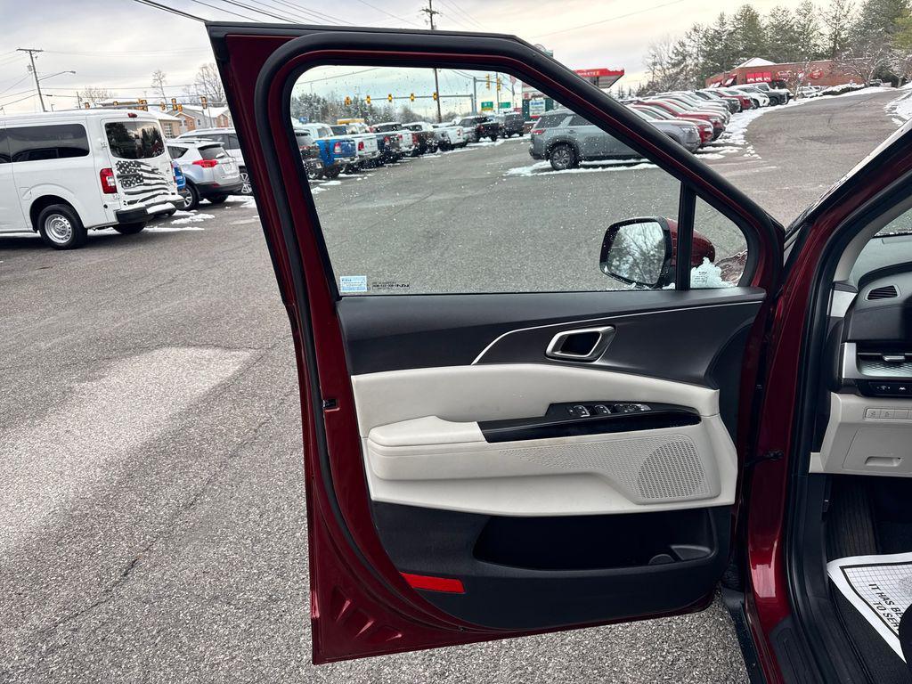 used 2024 Kia Carnival car, priced at $29,987