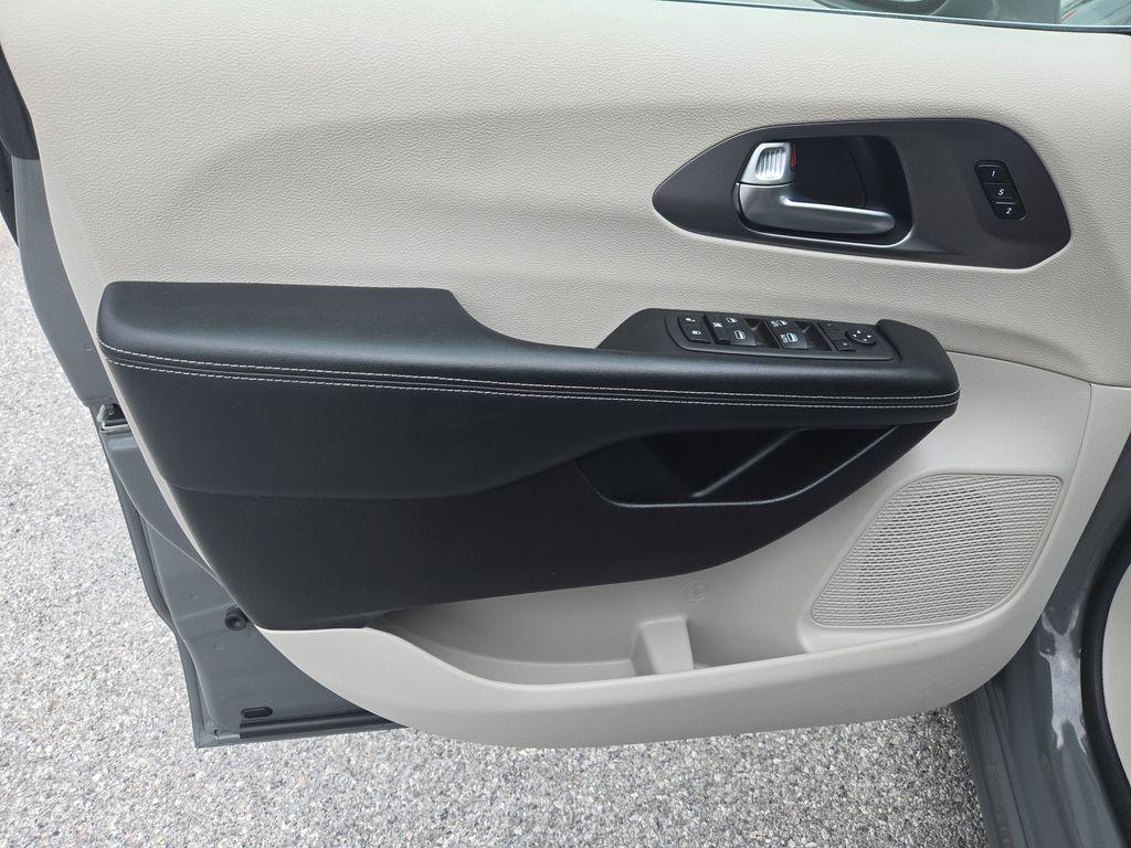 used 2022 Chrysler Pacifica car, priced at $24,704
