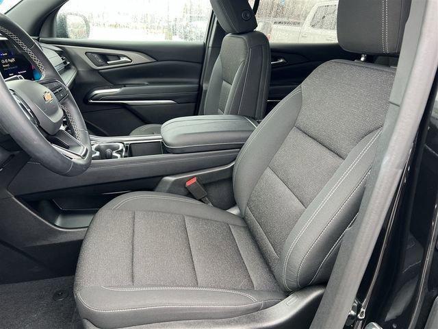 used 2025 Chevrolet Traverse car, priced at $36,595