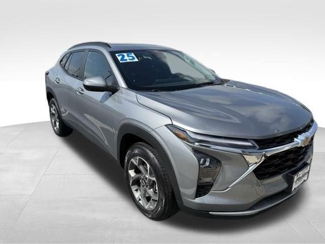 used 2025 Chevrolet Trax car