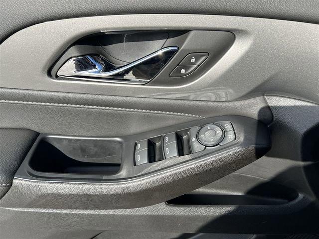 used 2023 Chevrolet Traverse car, priced at $30,376