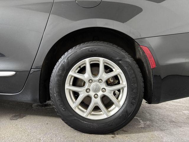 used 2020 Chrysler Pacifica car, priced at $15,476