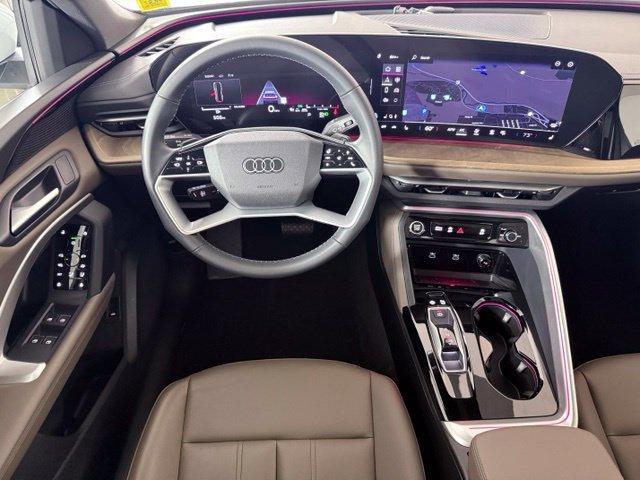 Audi Q5 view 12