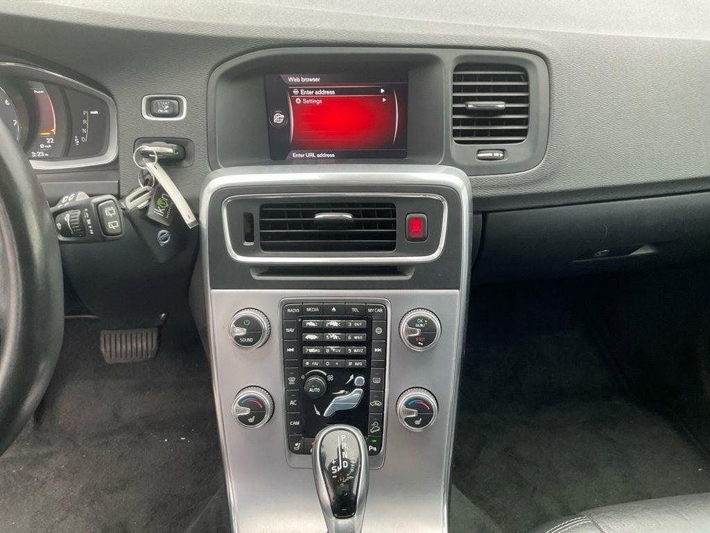 used 2018 Volvo V60 Cross Country car, priced at $20,033