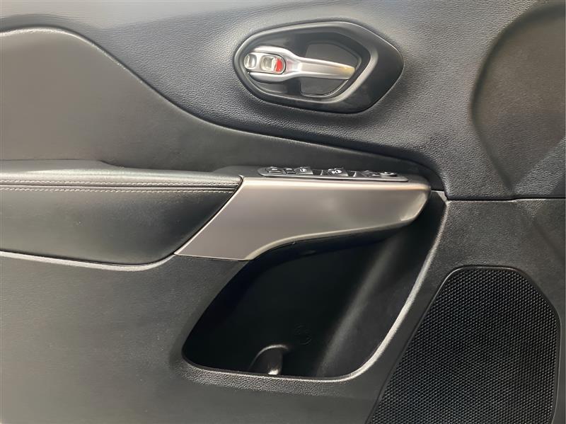 used 2021 Jeep Cherokee car, priced at $15,995