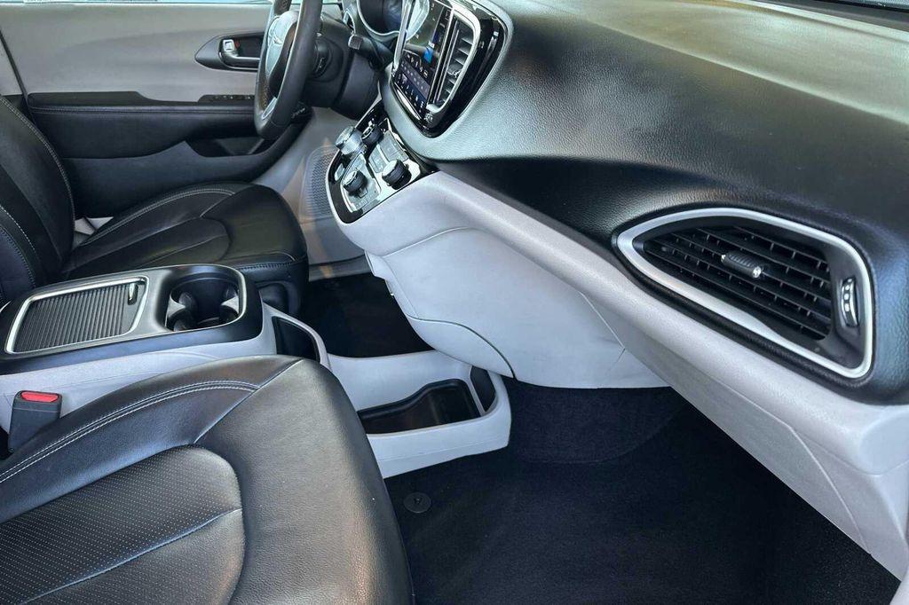 used 2022 Chrysler Pacifica car, priced at $23,000