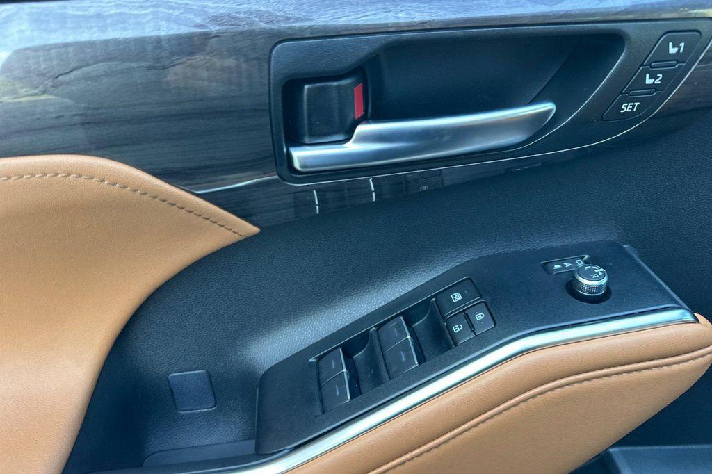 new 2026 Toyota Highlander Hybrid car, priced at $57,373