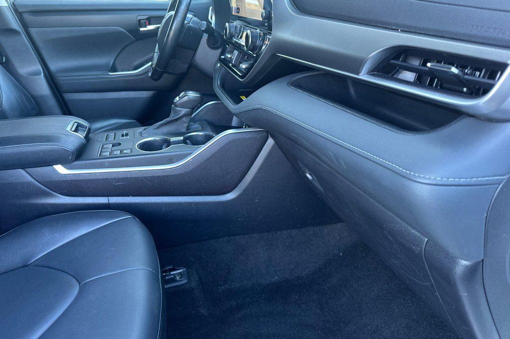 used 2023 Toyota Highlander car, priced at $33,000