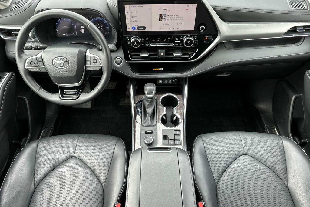 used 2024 Toyota Highlander car, priced at $40,000