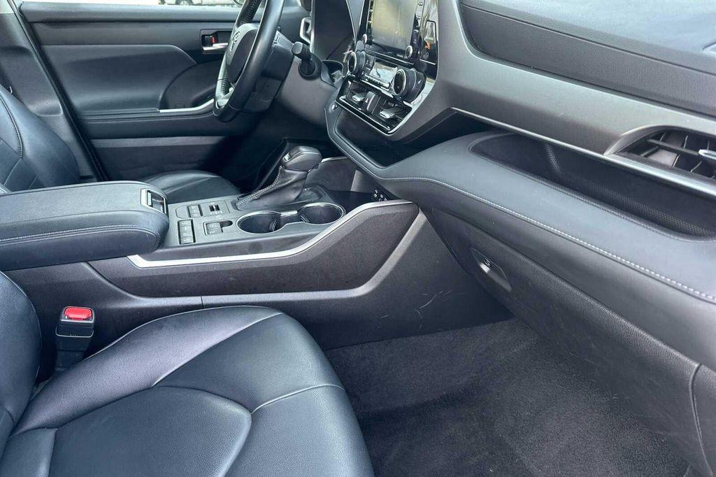 used 2022 Toyota Highlander car, priced at $34,000