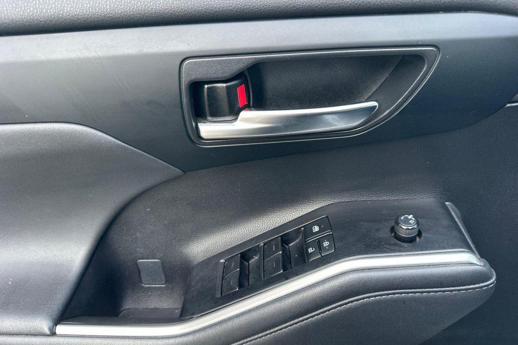 used 2022 Toyota Highlander car, priced at $34,000