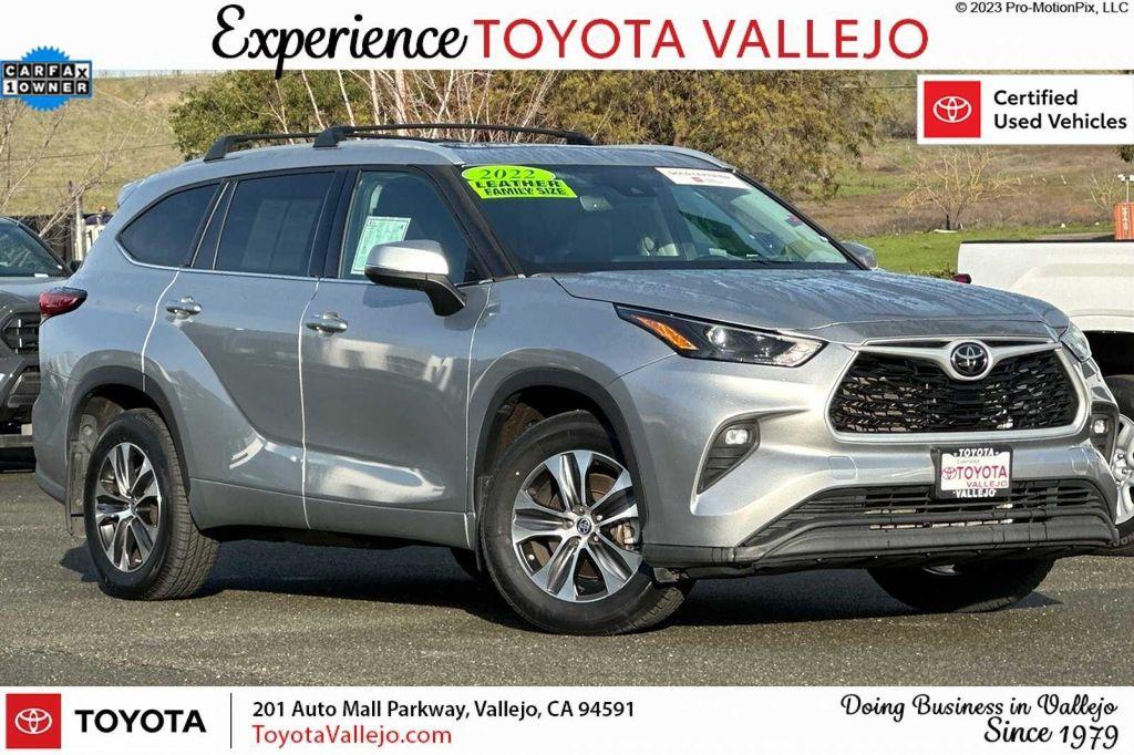 used 2022 Toyota Highlander car, priced at $34,000