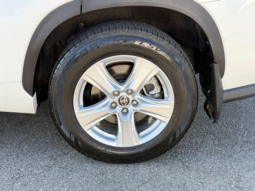 used 2021 Toyota Highlander car, priced at $25,924