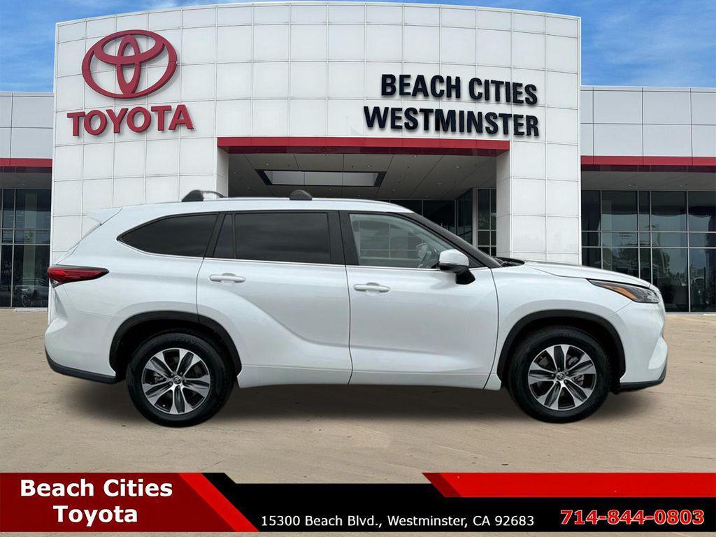 used 2023 Toyota Highlander car, priced at $35,309